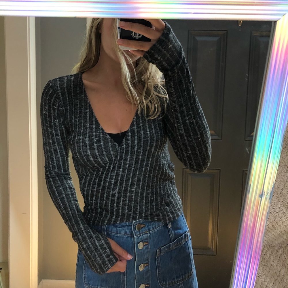Hollister cropped & fitted long sleeve!